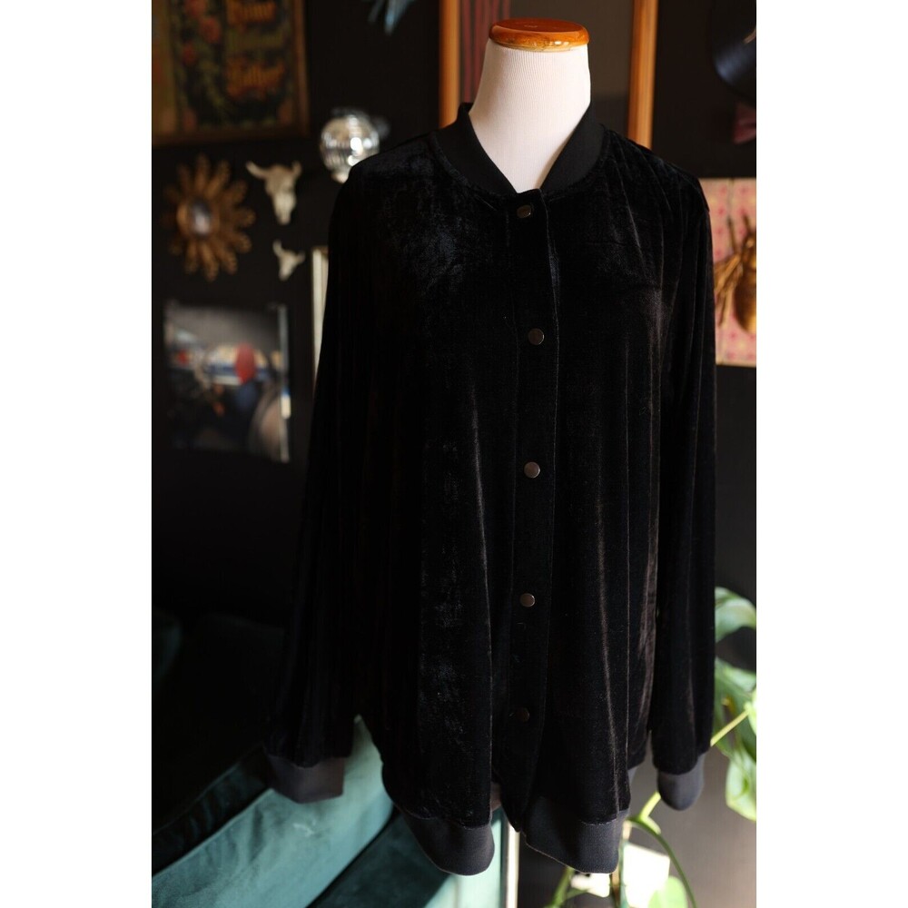 Tudor Court Black Velvet Bomber Jacket Long Sleeve Snap Front Whimsigoth Grunge
